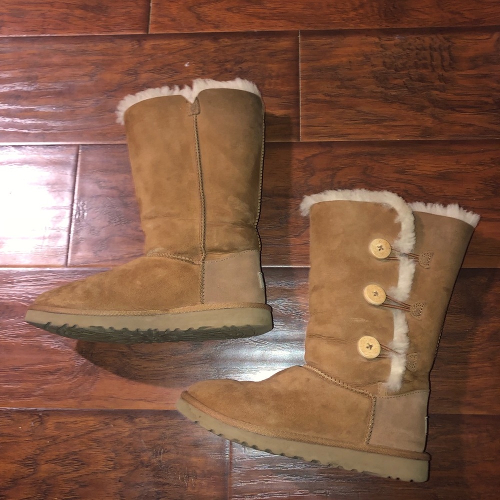 Bailey button uggs